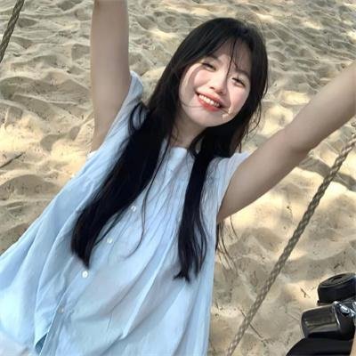 照片里的伴娘